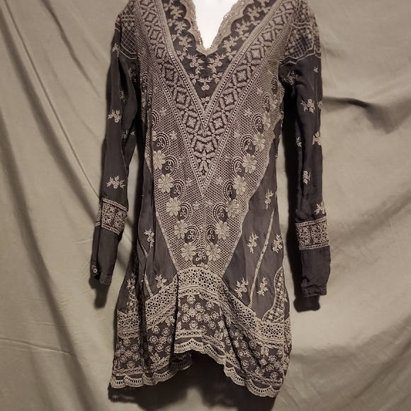 Johnny Was Dresses & Skirts - Johnny Was Gray Embroidered Tunic Dress
